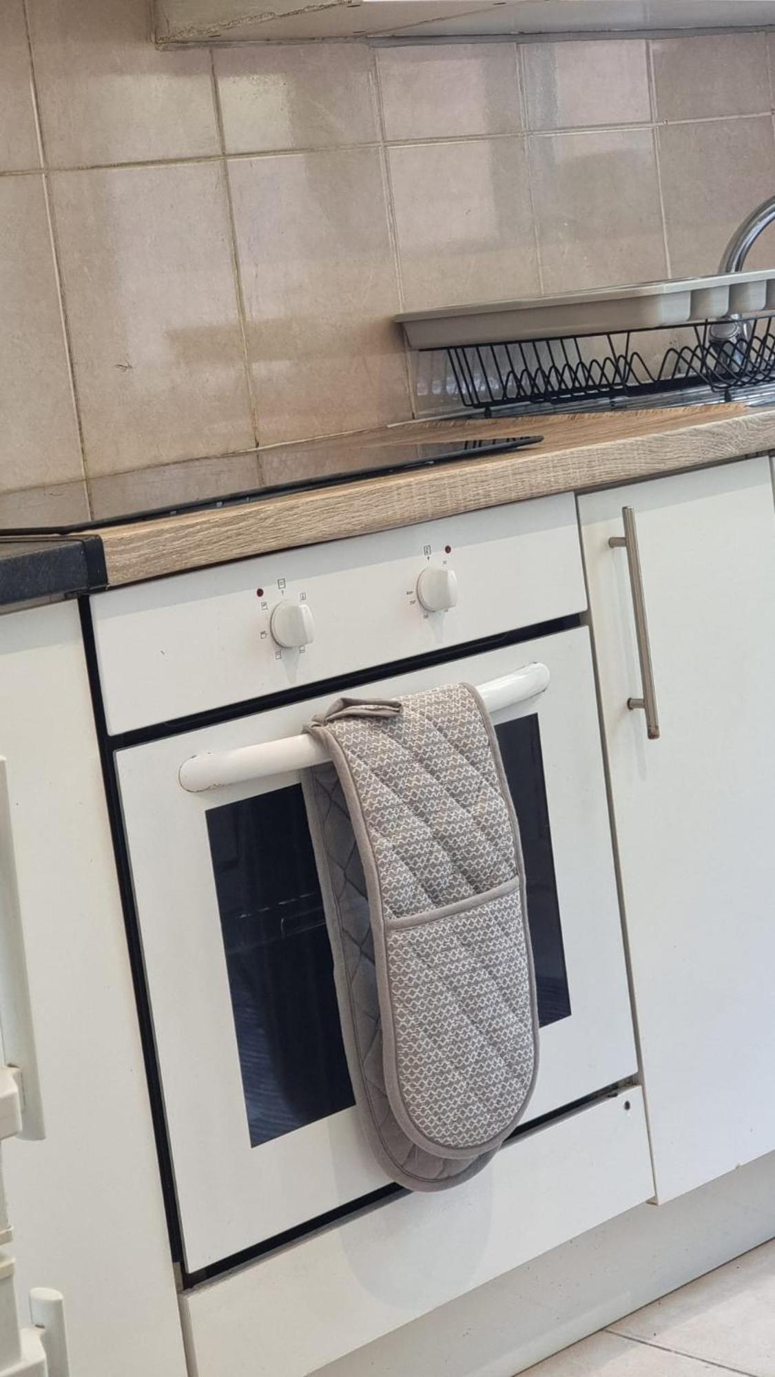 2 Bed Ground Floor Flat With Garden Next To Turnpike Lane Tube & Bus