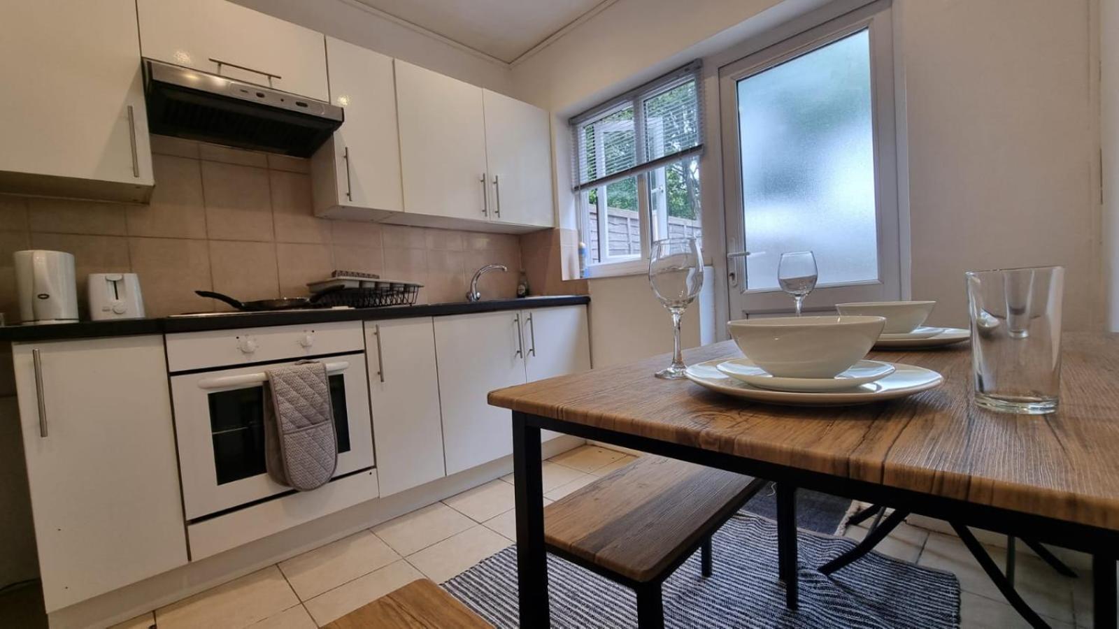 Apartament 2 Bed Ground Floor Flat With Garden Next To Turnpike Lane Tube & Bus